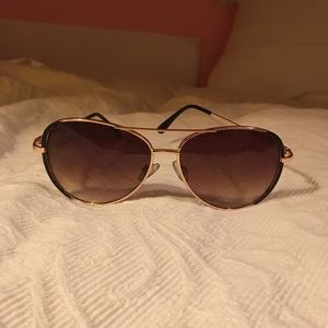 Women’s aviator sunglasses